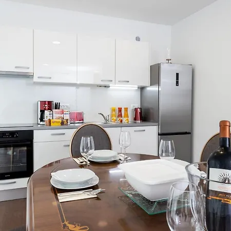 Mihaela Apartment *