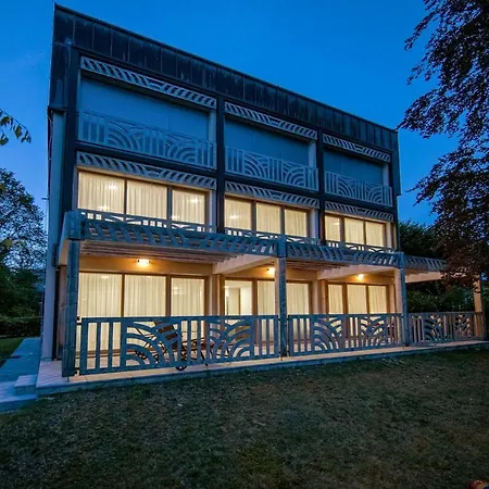 Mihaela Μπλεντ