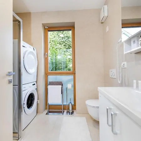 Mihaela Μπλεντ