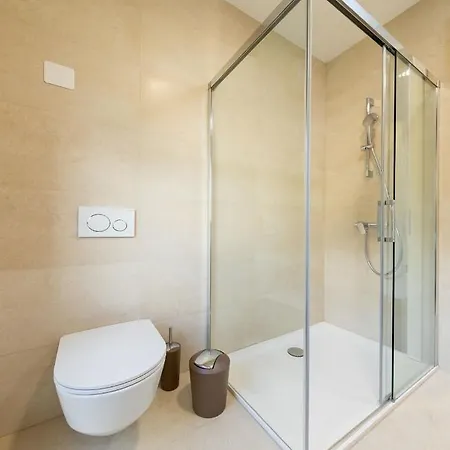 Mihaela Μπλεντ