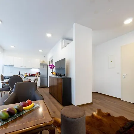 Mihaela Apartment