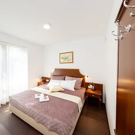 Mihaela Μπλεντ