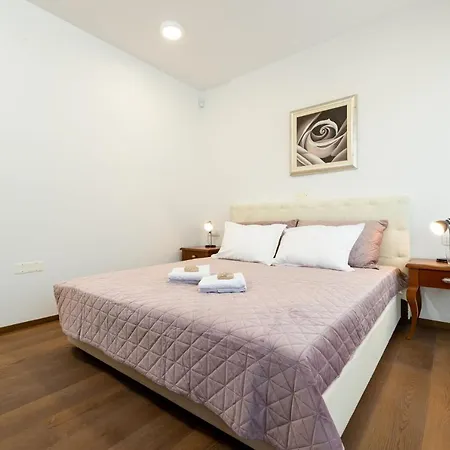 Mihaela Appartement *